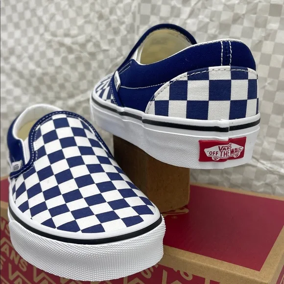 Vans Men’s Classic Slip-On
Color Theory Checkerboard
VN000BVZBYM Sneakers Beacon - Picture 10 of 16